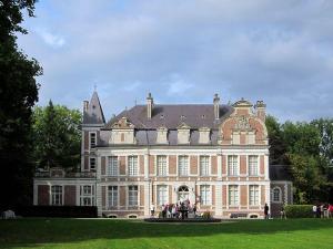 800px chateau de lapree face